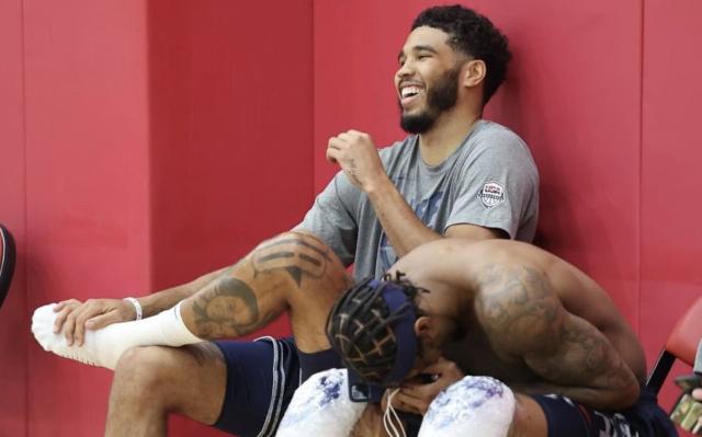 开云体育移动版-亦兄亦友！比尔塔图姆合力出征 未来在波士顿相遇？